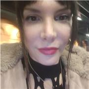 Docente di italiano impartisce lezioni di italiano per stranieri